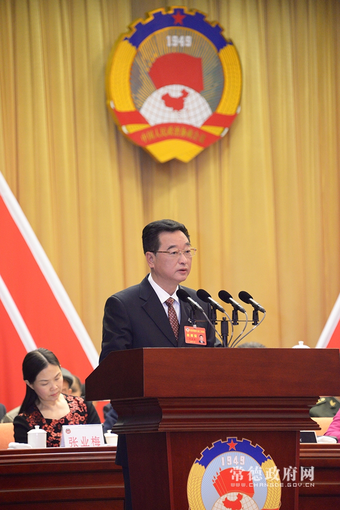李爱国作政协常德市第七届委员会常务委员会工作报告.JPG